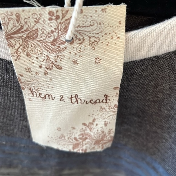 Hem & Thread Women’s Navy And Cream Sweatshirt Size Large NWT - Picture 3 of 11